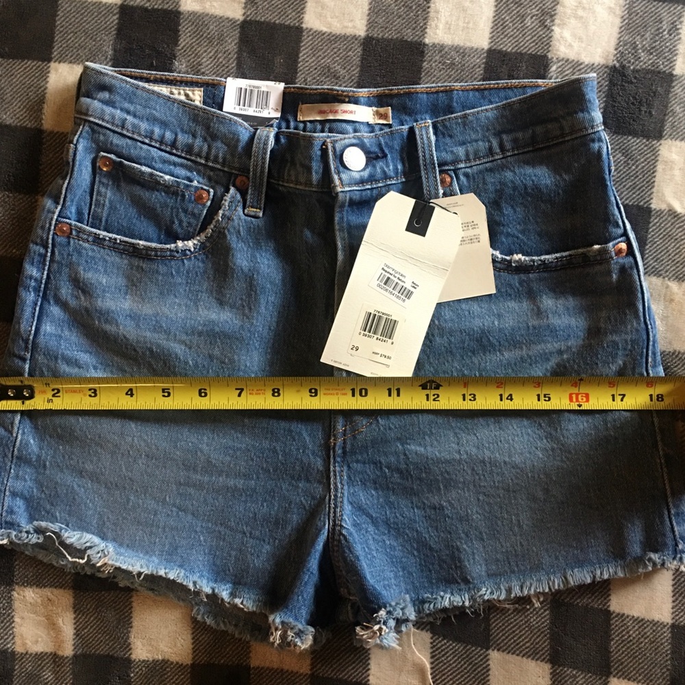 LEVI’S RIBCAGE SHORTS
